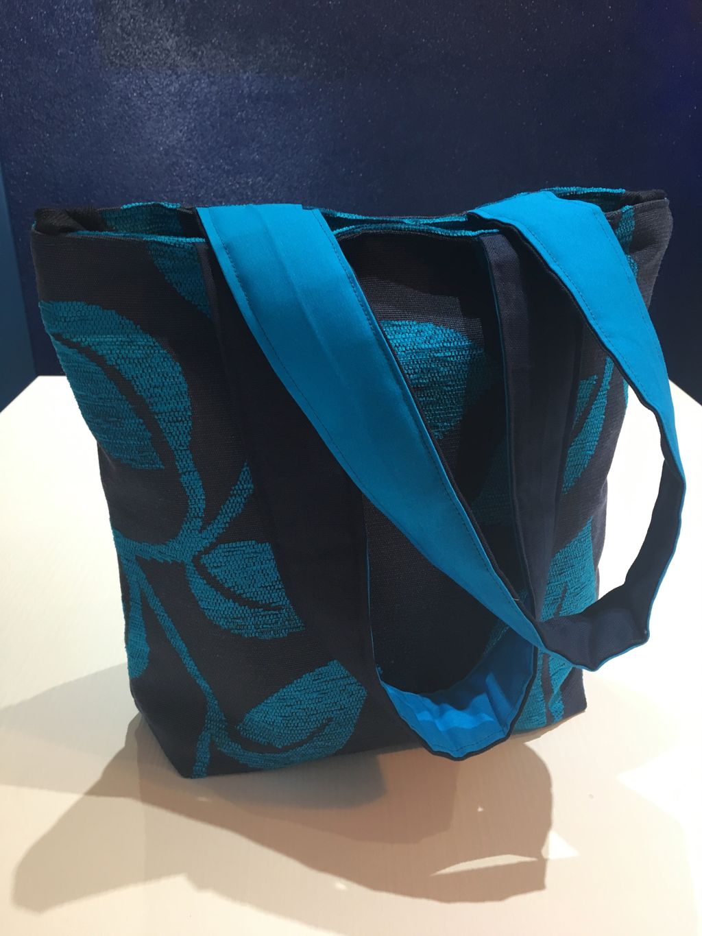 Borsa blu turchese fantasia floreale con calamita - Borsa con tasca interna mod. Romantica